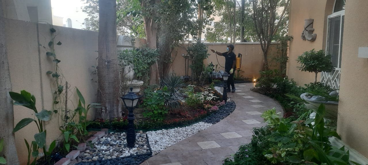 صيانة الحدائق وتأسيس أنظمة الري ورش مبيدات